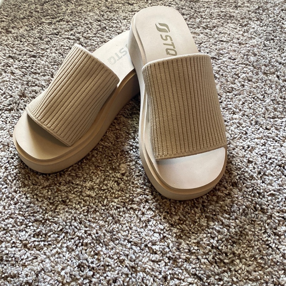 Khaki wedges size 6